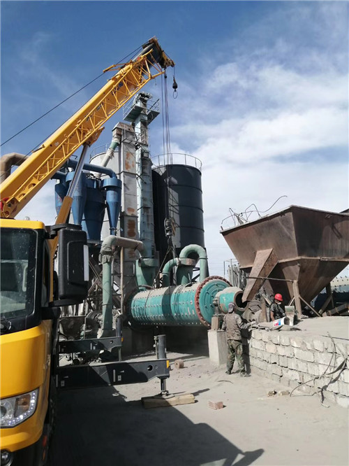 嘉峪关市设备搬运等各类工程项目中，吊车起着关键作用