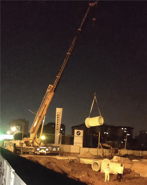 嘉峪关市“弯臂矫正”—— 吊车的 “形变补偿” 技术