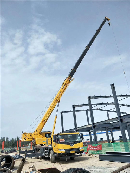 嘉峪关市超高层建筑钢结构吊装案例